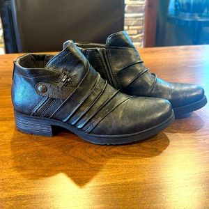 Worn Once Earth Origins Bootie Size 9